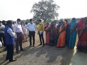 अतिरिक्त मुख्य सचिव  सुब्रत साहू ने बलौदाबाजार का दौरा कर फ्लेगशिप योजनाओं का किया अवलोकन