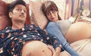 मिस्टर मम्मी के पोस्टर में प्रेग्नेंट दिखे रितेश, फैंस बोले- हैलो मिस्टर मम्मी