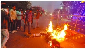 युकांई उबारन टंडन के नेतृत्व में बढती मंहगाई के विरोध में मोदी का किये पुतला दहन