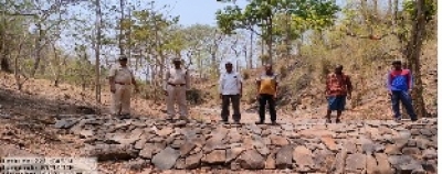 नरवा विकास योजना के तहत कवर्धा वन मंडल में जल संरक्षण के लिए किया जा रहा कार्य