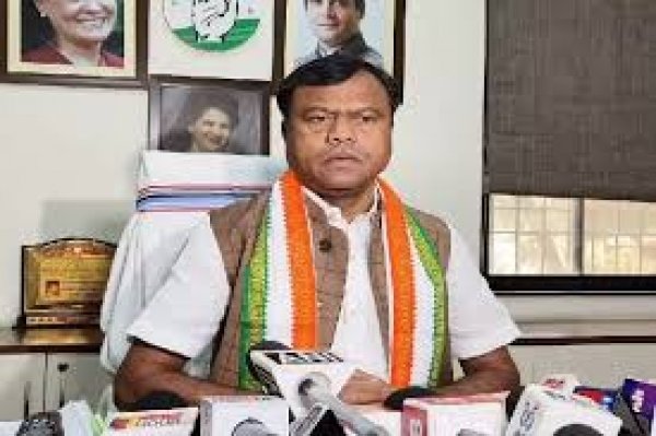 पूरी सरकार तीन दिन मैनपाट में पिकनिक मना कर आई