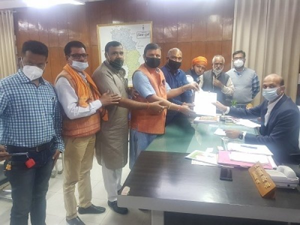 धान खरीदने के लिए समय वृद्धि मुआवजा प्रदान करने भाजपा किसान मोर्चा एवं सहकारिता प्रकोष्ठ ने राज्यपाल के नाम जिलाधीश को सौंपा ज्ञापन