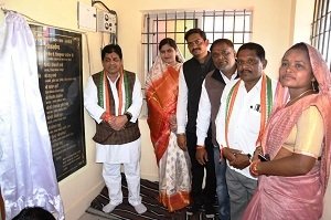 मंत्री डॉ. डहरिया ने लखौली में गौठान के पास पशु औषधालय का शुभारंभ किया