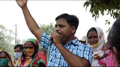 बिहार चुनावः लाखों लोगों तक मनरेगा को पहुँचाने वाले एक मज़दूर भी हैं मैदान में