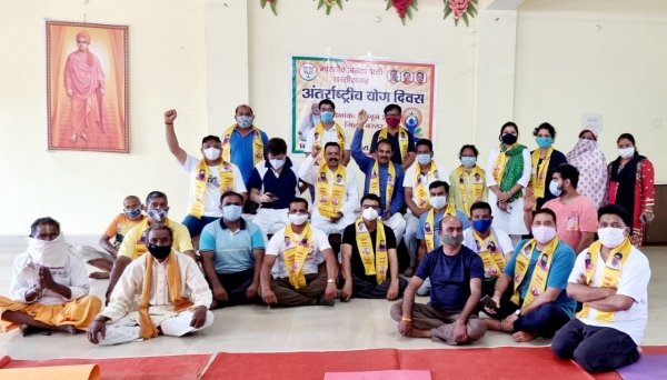 भाजपा जिला बस्तर ने मनाया भाजपा कार्यलाय ने सातवां अंतराष्ट्रीय योग दिवस