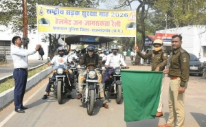 एसपी अंकिता शर्मा के नेतृत्व में राजनांदगांव में निकली हेलमेट जागरूकता बाइक रैली