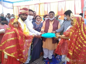 मुख्यमंत्री कन्या विवाह योजना,   17 जोड़े बंधे  दांपत्य सूत्र में,धार्मिक रीति रिवाज और उत्साह पूर्ण माहौल में संपन्न हुआ विवाह महोत्सव