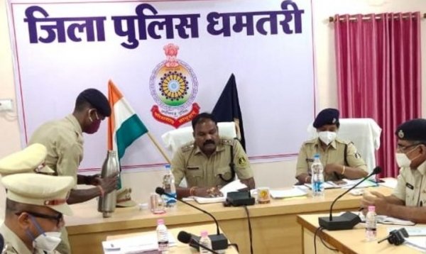 नवपदस्थ धमतरी पुलिस अधीक्षक प्रफुल्ल कुमार ठाकुर ने किया पदभार ग्रहण