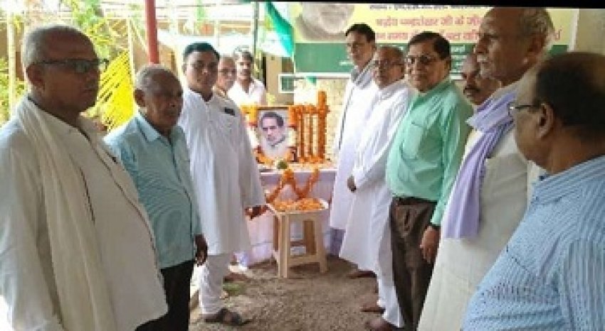 भूतपूर्व प्रधानमंत्री चंद्रशेखर की पुण्यतिथि पर रूआबांधा में हुआ आयोजन