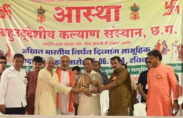 मुख्यमंत्री अखिल भारतीय निर्धन दिव्यांग सामुहिक आदर्श विवाह समारोह में हुए शामिल , दिव्यांग नव दंपत्तियों को दिए आशीर्वाद