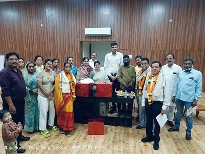 नगर निगम में सेवानिवृत्त कर्मचारियों का विदाई समारोह, मेयर व कमिश्नर ने रिटायर्ड अधिकारी/ कर्मचारियों का किया सम्मान,भावुक पल दी विदाई: