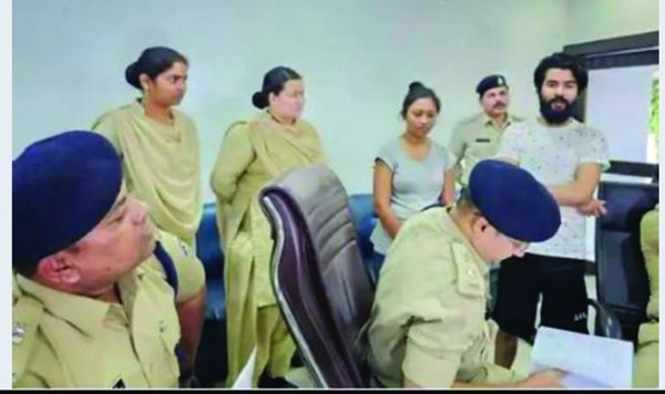 प्लेबॉय बनाने के नाम पर ठगी करने वाले तीन लोगों को दुर्ग पुलिस ने किया गिरफ्तार,मास्टर माइंड फरार