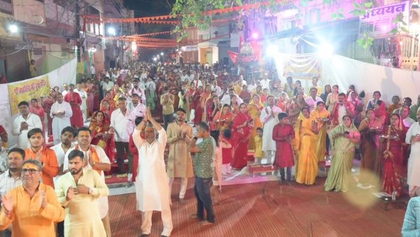 सैकड़ों विवाहित जोड़ों द्वारा किया गया ऐतिहासिक सुंदरकांड पाठ