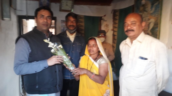 महापौर ने किया  पार्षदों के साथ उनके वार्डों में भ्रमण...  उनके वार्ड में विकास कार्य के लिए पाषर्दों से की  चर्चा....