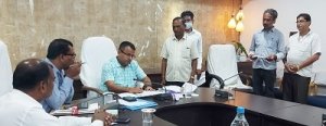 ग्रामीणों ने अपनी समस्याओं का निराकरण कराने कलेक्टर से लगाई गुहार