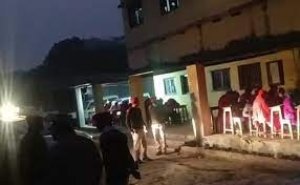 बिहार में 400 छात्रों ने कार की हेडलाइट जलाकर दी 12वीं की परीक्षा