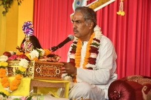 बालवत स्वभाव से प्रसन्न होते हैं भगवान: अरोरा