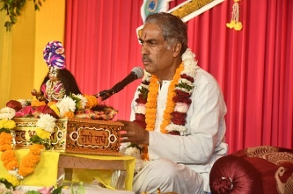 बालवत स्वभाव से प्रसन्न होते हैं भगवान: अरोरा