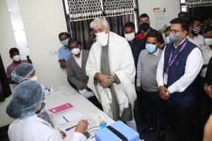 कोरोना वैक्सीन कोविड-19 से जंग के लिए प्रभावी हथियार है- स्वास्थ्य मंत्री टी.एस सिंहदेव