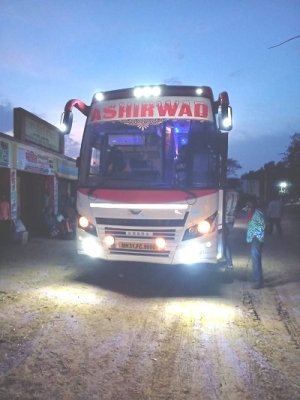 लाॅक डाउन के दौरान प्रशासनिक गाईड लाइन का उल्लंघन कर मजदूरोे को बहला-फूसला कर हैदराबाद ले जाने वाले बस, बस ड्रायवर और कन्डेक्टर पुलिस के हवाले