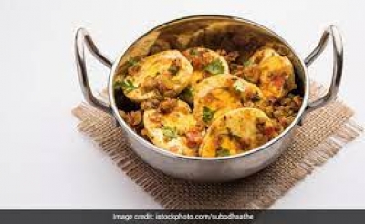चाट खाने के शौकीन हैं तो एक बार जरूर ट्राई करें स्वादिष्ट अंडा चना चाट रेसिपी