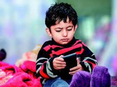 परवरिश:आपने ही बच्चे को मोबाइल थमाया था, अब आप ही इसकी लत छुड़ाएं !