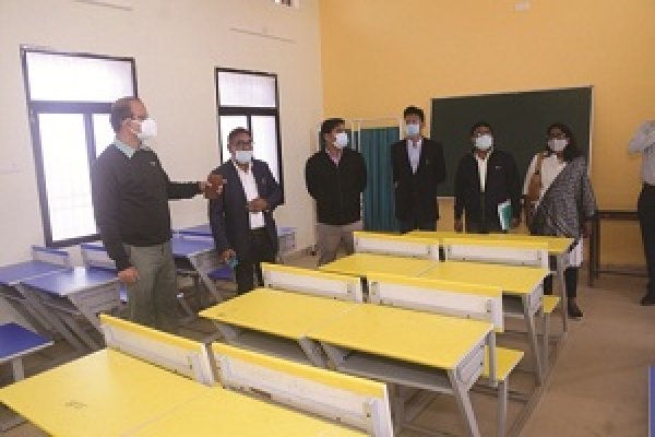 बच्चों के शैक्षणिक विकास के लिए स्कूल में सभी सुविधाएं उपलब्ध : सिन्हा
