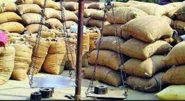 आईजी सरगुजा एवं कलेक्टर पहुंचे धान खरीदी केंद्र