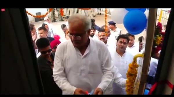 मुख्यमंत्री बघेल ने किया मोबाइल मेडिकल यूनिट का उद्घाटन