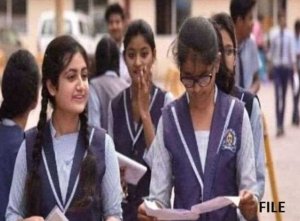 CBSE 10वीं-12वीं के छात्र स्कूल में ही देंगे पेपर, देशभर में 15,000 केंद्रों में होगी परीक्षा