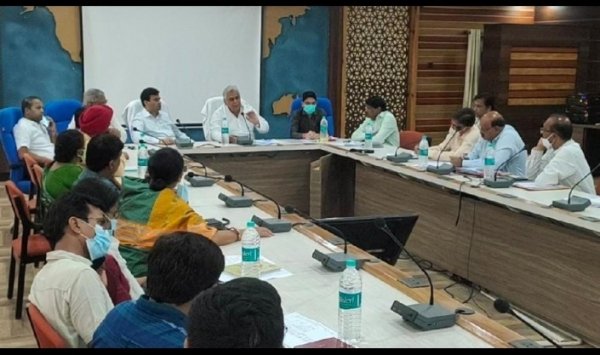 योजनाओं एवं विकास कार्यों के लिए विधायक ने ली समीक्षा बैठक  जनसमस्या निवारण के लिए अधिकारी फील्ड में करें काम: वोरा