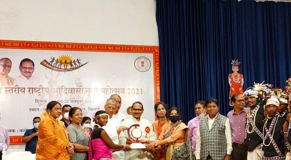 आदिवासी महोत्सव के माध्यम से आदिवासी संस्कृति को विश्व पटल पर प्रदर्शित करने का मिलता है मंच-मंत्री प्रेमसाय सिंह टेकाम