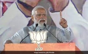 चार राज्यों में जीत के बाद दो-दिवसीय दौरे पर गुजरात पहुंचे PM मोदी