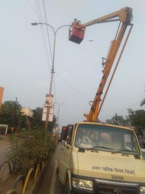 महापौर बाकलीवाल  के प्रयास और सक्रियता से मुख्य मार्ग की लाईटें हुई ठीक