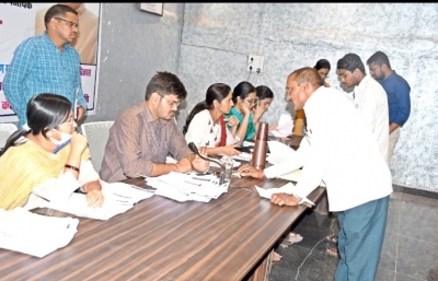 कलेक्टर ने सुनी आमजनों की समस्याएं, निराकरण के दिए निर्देश