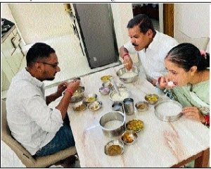 बासी के स्वाद का चला जादू, सबने खाया, सोशल मीडिया पर ट्रेंड किया बासी ने