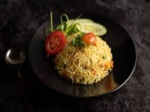 रात के बचे हुए चावलों से भी बना सकते हैं फ्राइड राइस, जानें कमाल की ट्रिक