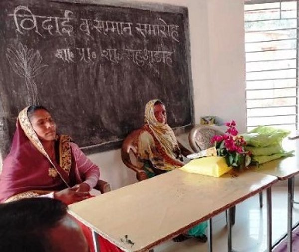 ​​​​​​​ मिड डे मील रसोईया की अनूठी विदाई  नम थी सभी की आंखें