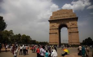 दिल्ली-NCR में पारा चढ़ा, मौसम खुशनुमा लेकिन इन राज्यों में बारिश की संभावना, MP-UP में कोहरे के आसार