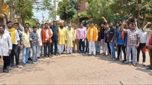 खुर्सीपार भाजयुमो मंडल की टीम ने संगठन के नेताओं से की मुलाकात, जिलाध्यक्ष, मंडल अध्यक्ष से मांगा आशीर्वाद