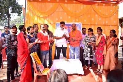 विधायक देवेंद्र के काम ने माेहा जनता का दिल, सैंकड़ों की संख्या में कांग्रेस प्रवेश किए खुर्सीपार के लोग