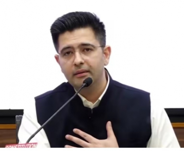 राघव चड्ढा समेत 7 राज्यसभा सांसदों पर अयोग्यता की मांग का दावा, सियासी हलचल तेज