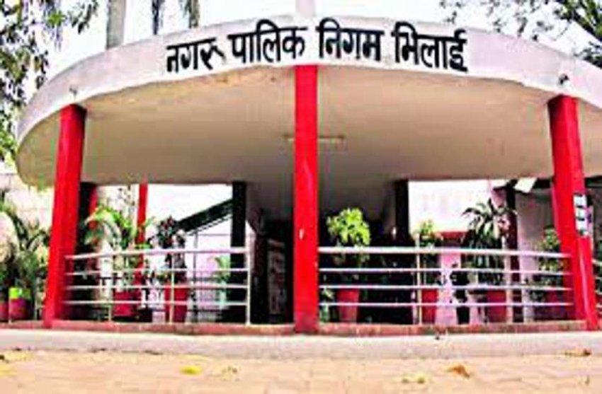 अधीक्षण अभियंता के साथ निगम प्रशासन ने 16 कर्मचारियों को दी स-सम्मान विदाई
