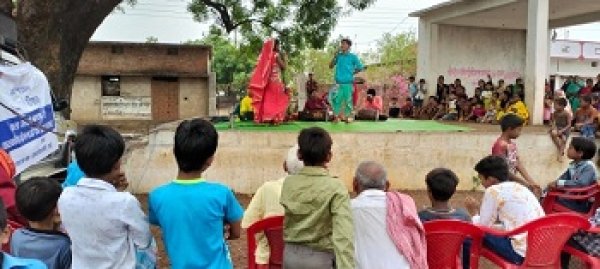 कला जत्था-नाचा दल से दी जा रही है राज्य शासन की योजनाओं और कार्यक्रमों की जानकारी