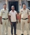 बालोद पुलिस का अवैध कारोबार पर बड़ा प्रहार :एक ही दिन में 5 प्रकरण दर्ज, शराब तस्कर व सट्टा संचालक गिरफ्तार; वाहन, शराब और नगदी जब्त