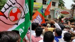 विरोध  करने नया परंपरा हुवा शुरू जिसके चलते आपस में भिड़े बीजेपी-कांग्रेस कार्यकर्ता: विरोध प्रदर्शन के दौरान कार्यकर्ताओं के बीच जमकर हुई धक्का-मुक्की, देखें VIDEO