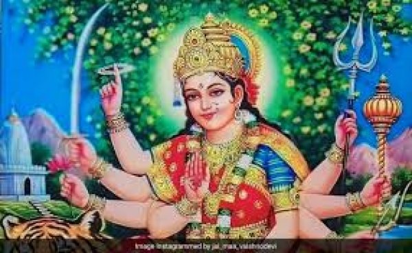 नवरात्रि के दिनों में इन मंत्रों का जाप करना माना जाता है बेहद शुभ, माता रानी होती हैं प्रसन्न