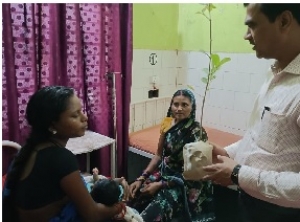 गर्भवतियों के लिए जारी सुरक्षित मातृत्व अभियान का कलेक्टर रमेश कुमार शर्मा ने लिया जायजा