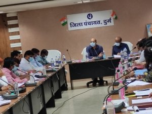 नरवा योजना के तहत जीर्णोद्धार किए गए नालों के दोनों  तरफ किया जाएगा  पौधरोपण