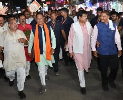 जीएसटी बचत उत्सव का जायजा लेने बाजार पहुंचे मुख्यमंत्री साय